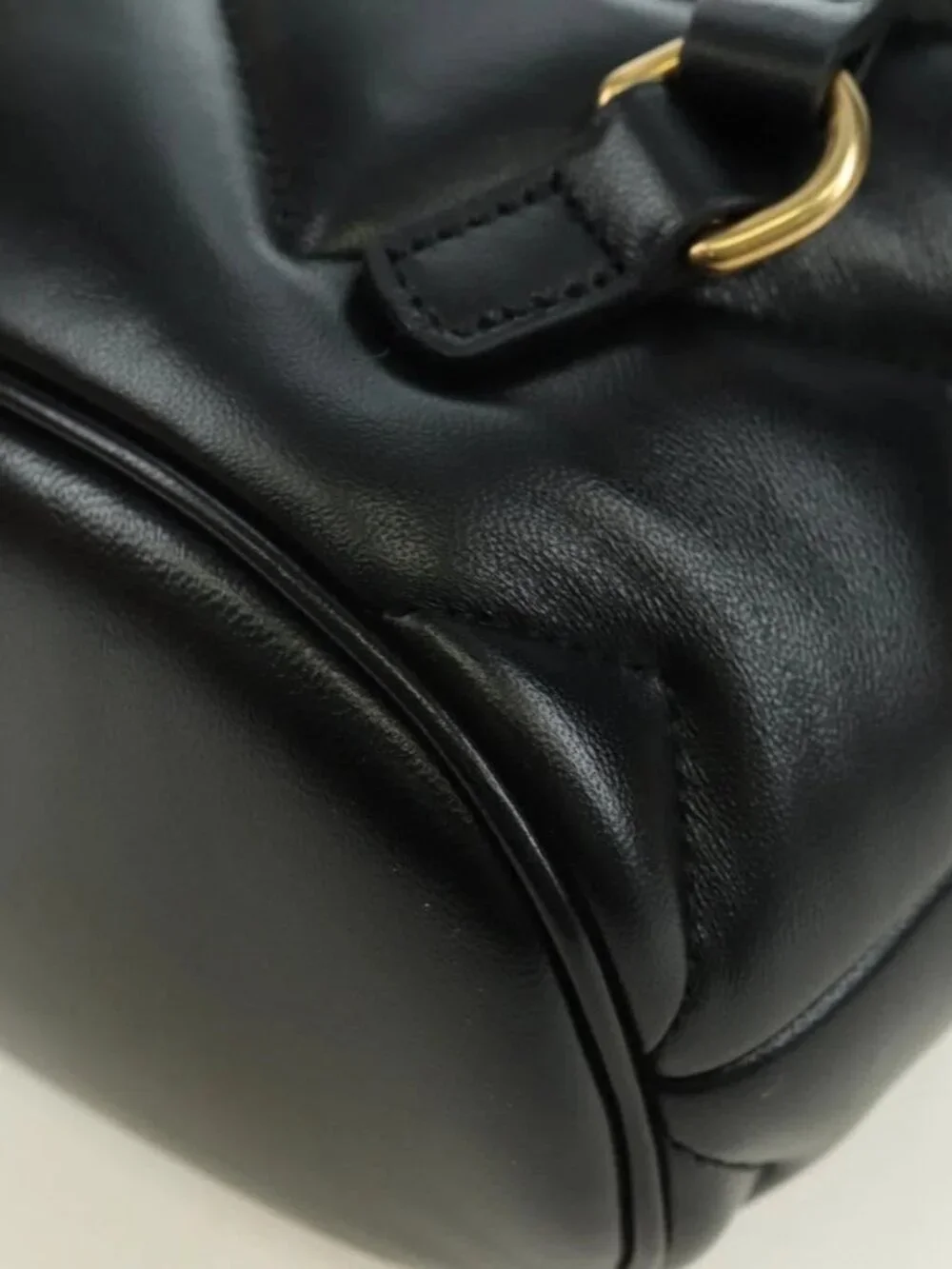Gucci brand	gucci color	black